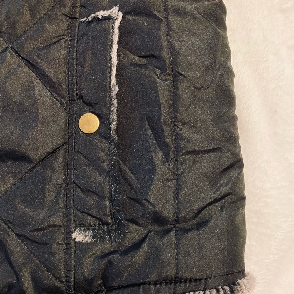Reversible Puffer Vest - Picture 5 of 16